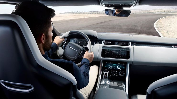 Range Rover Sport SVR: головокружительные ходовые характеристики.