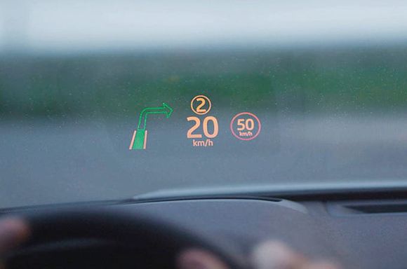 ПРОЕКЦИОННЫЙ ДИСПЛЕЙ НА ЛОБОВОЕ СТЕКЛО