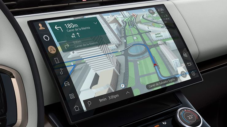 Изогнутый 13,1-дюймовый сенсорный экран из термополированного стекла с интуитивно понятным тактильным управлением.