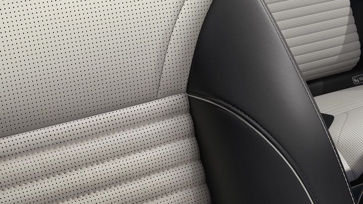 Сиденья с двухцветной отделкой. Эксклюзивно для Discovery R-Dynamic.
