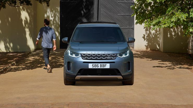 Новый Discovery Sport HSE в цвете Byron Blue.