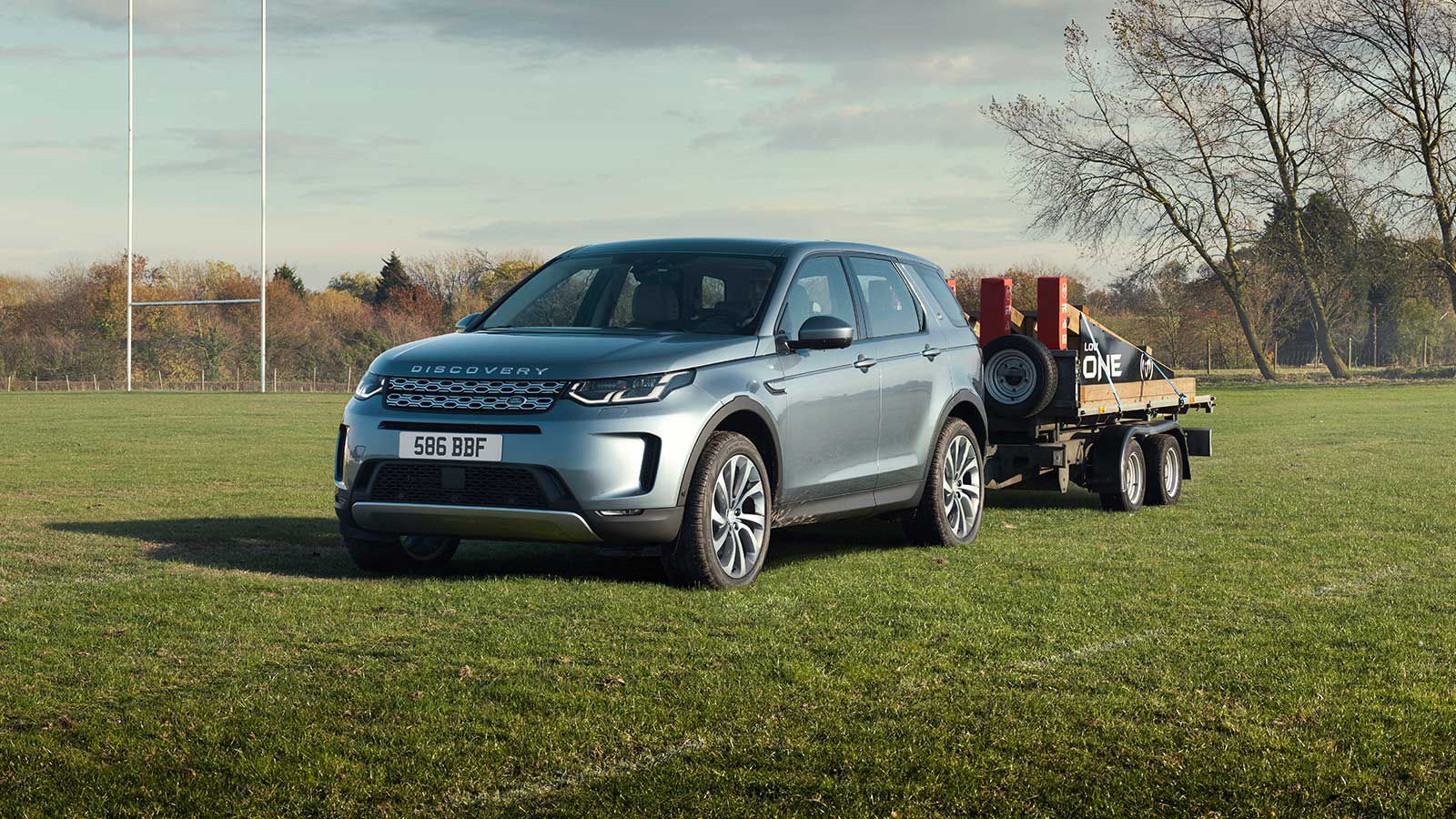 Новый Discovery Sport HSE в цвете Byron Blue.