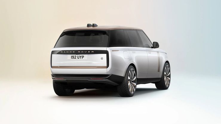 Сияющие элементы отделки экстерьера цвета Corinthian Bronze.