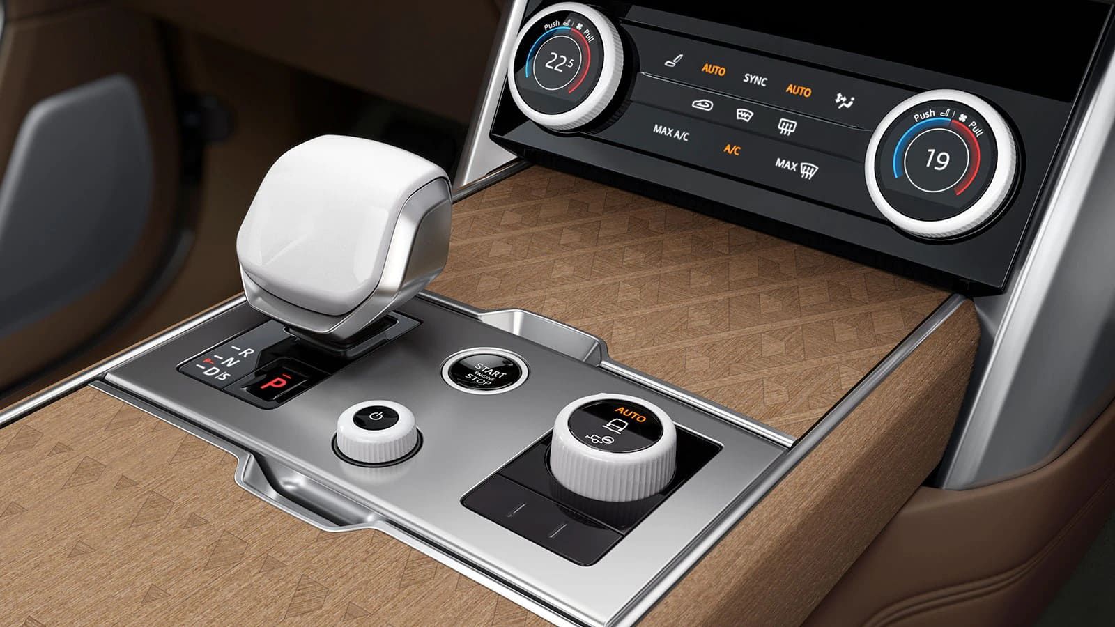 Элементы управления с отделкой Gloss White Ceramic и элементы отделки Noble Chrome.