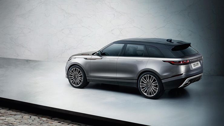 Range Rover Velar R-Dynamic в цвете Silicon Silver с контрастной крышей цвета Black.